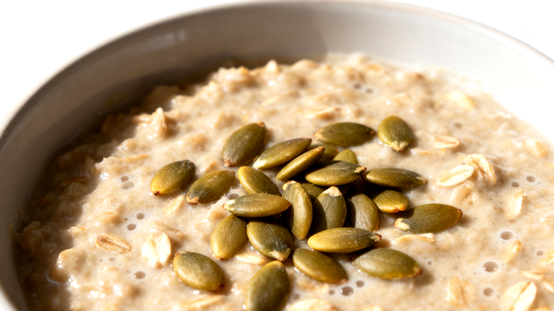 Porridge di avena con semi di zucca e magnesio"